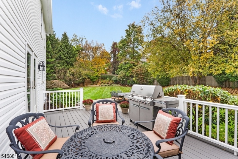 deck w gas grill