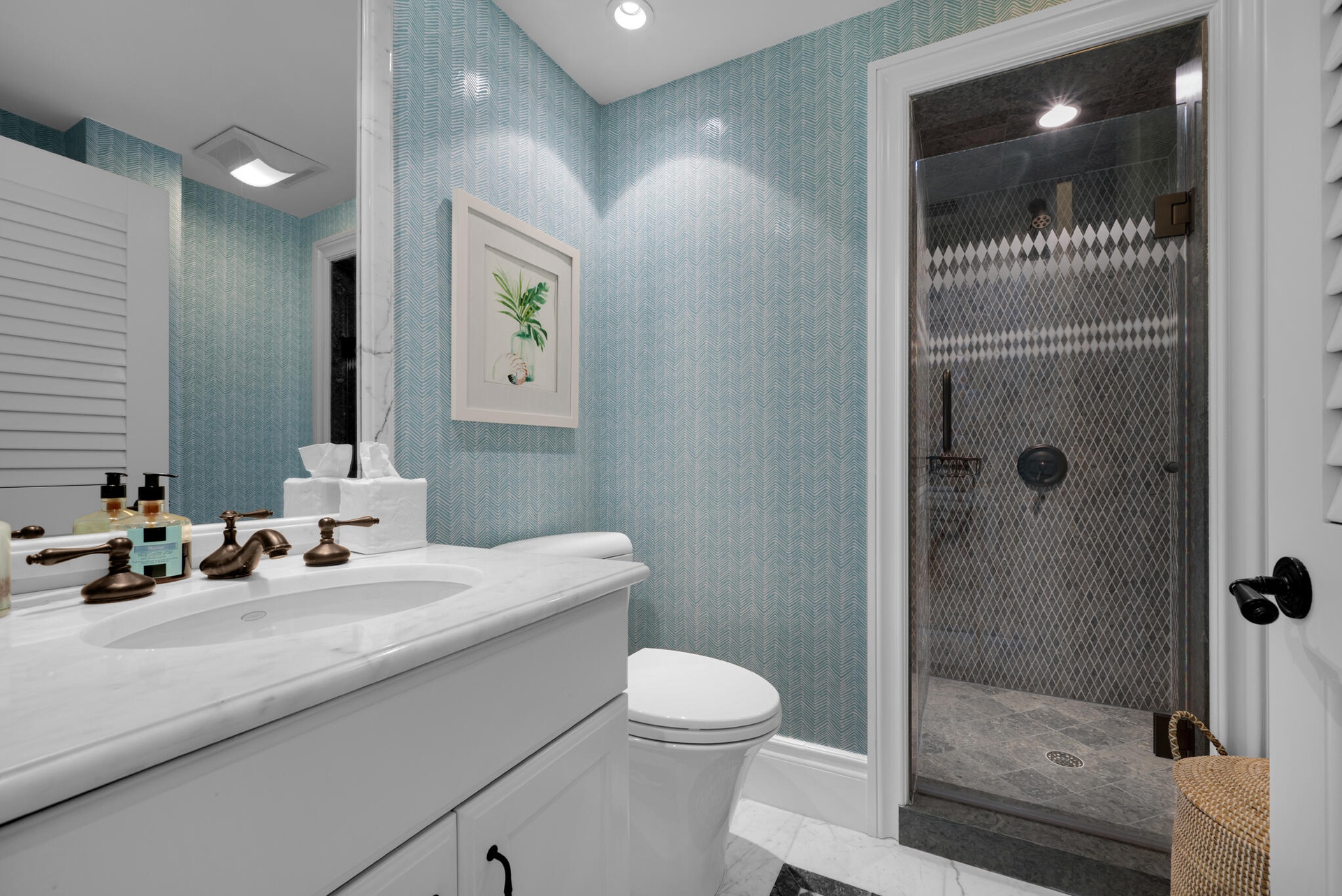 2nd Bath w/shower