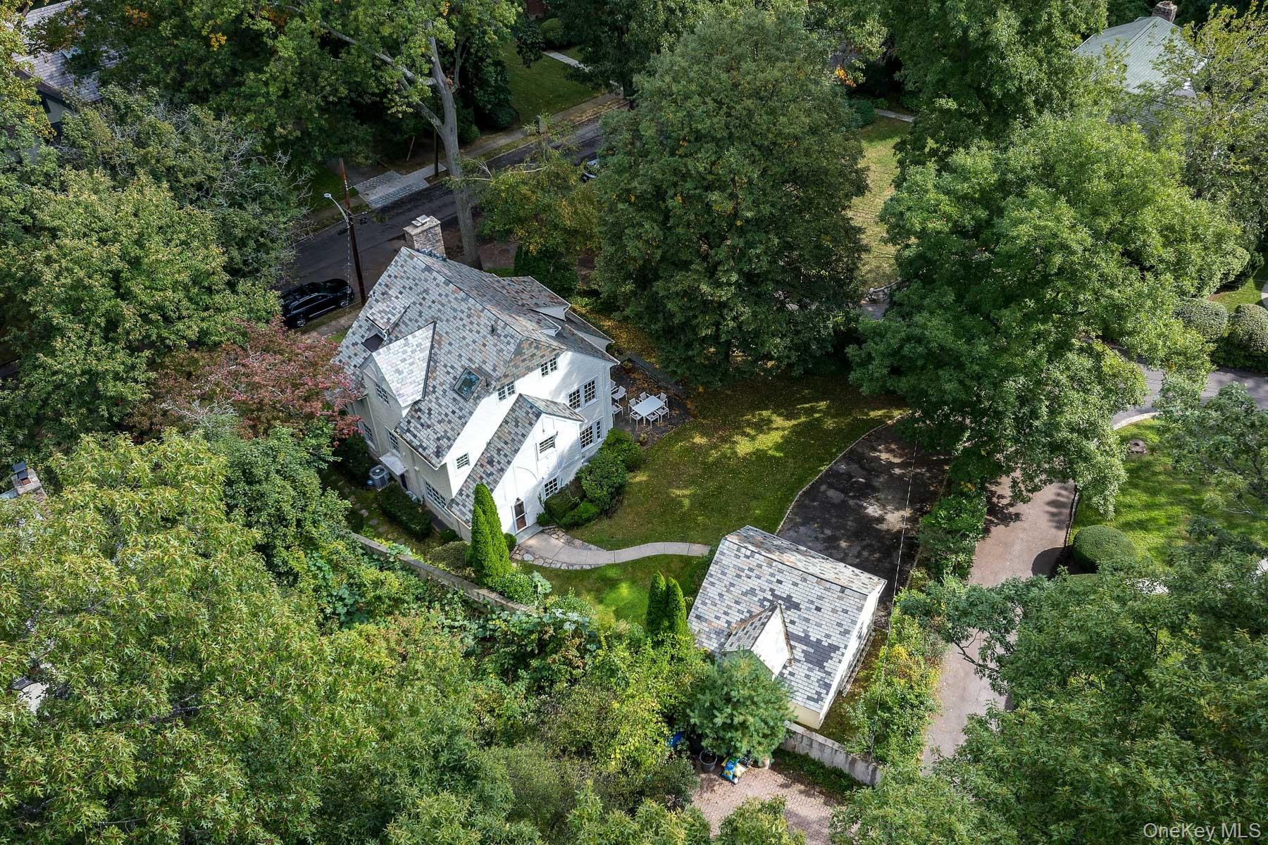 Aerial view of 49 Beechmont Avenue.