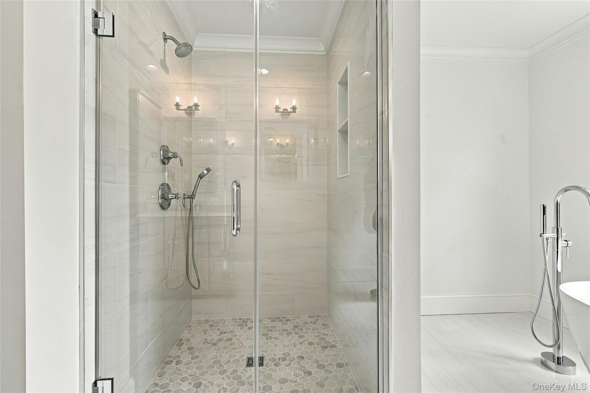 Primary En-Suite Bathroom