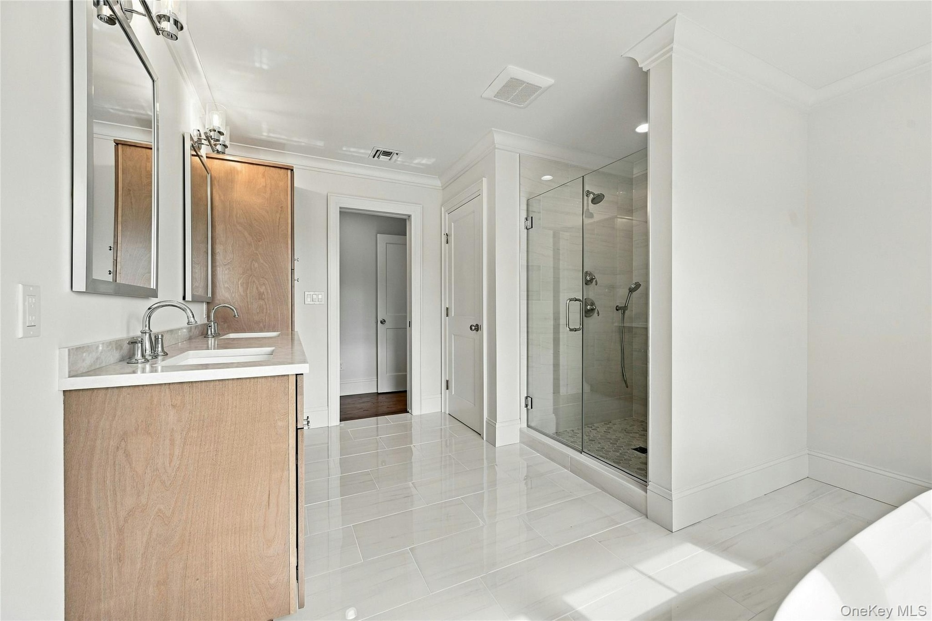 Primary En-Suite Bathroom