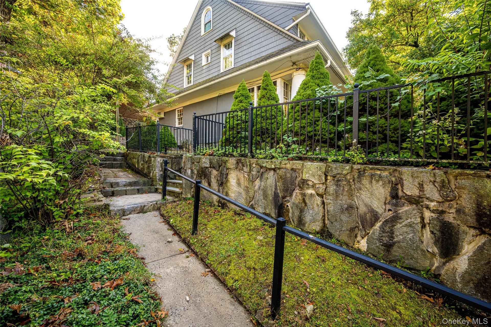 Side of the home - steps to Southlawn