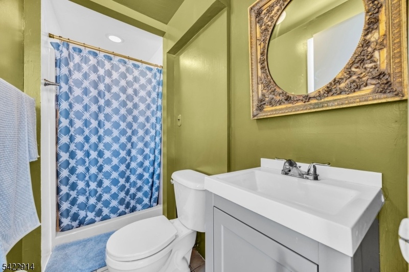 1st floor full bathroom