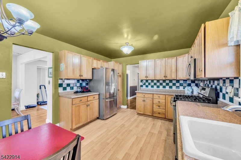 eat in kitchen