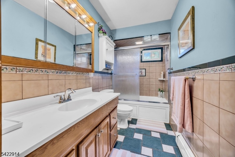 1st floor full bathroom