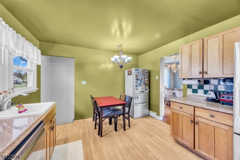 eat in kitchen