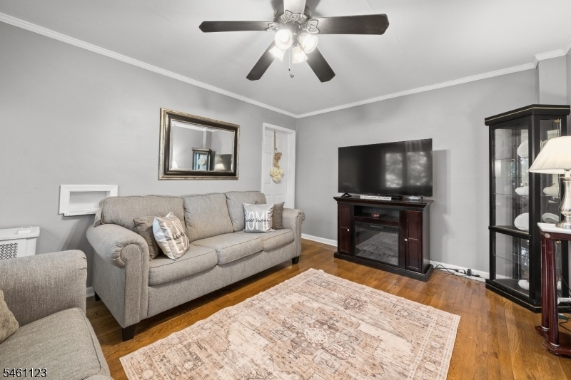 Living Room - Floor 1