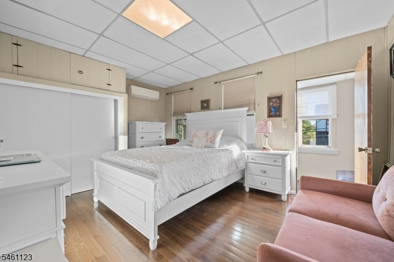 Bedroom 1 - Floor 1
