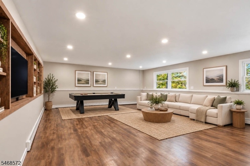 Staged Grnd Fl Fam Rm