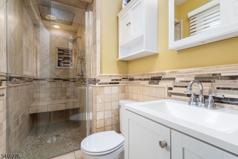 Primary En-suite bath