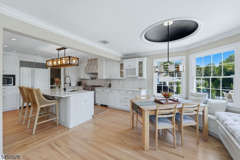 Kitchen/Breakfast nook