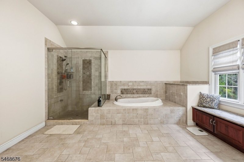 Primary Ensuite Bath