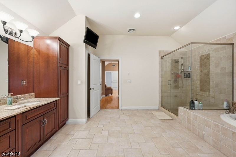 Primary Ensuite Bath