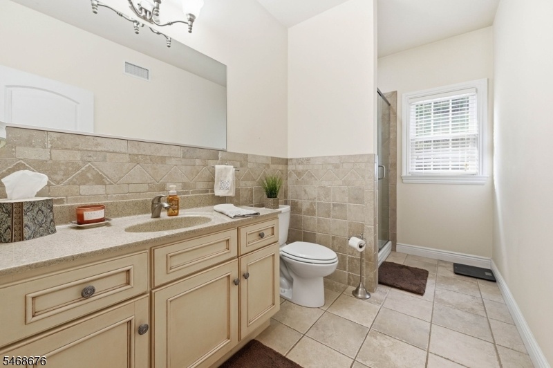 1st Floor Full Bathroom