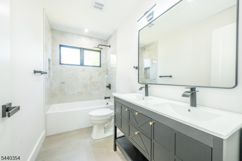 2nd Fl - Bathroom