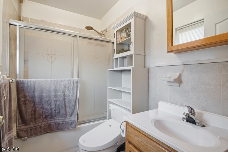 3nd FL bath