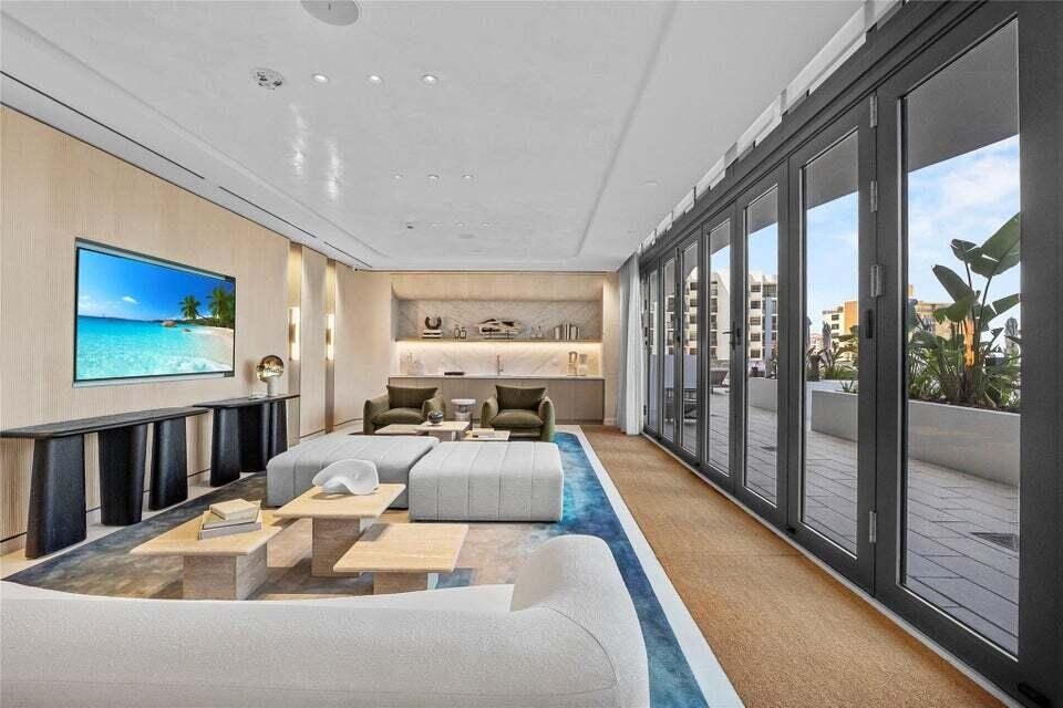 Meticulously designed interiors and contemporary finishes define sophisticated living at Casamar.