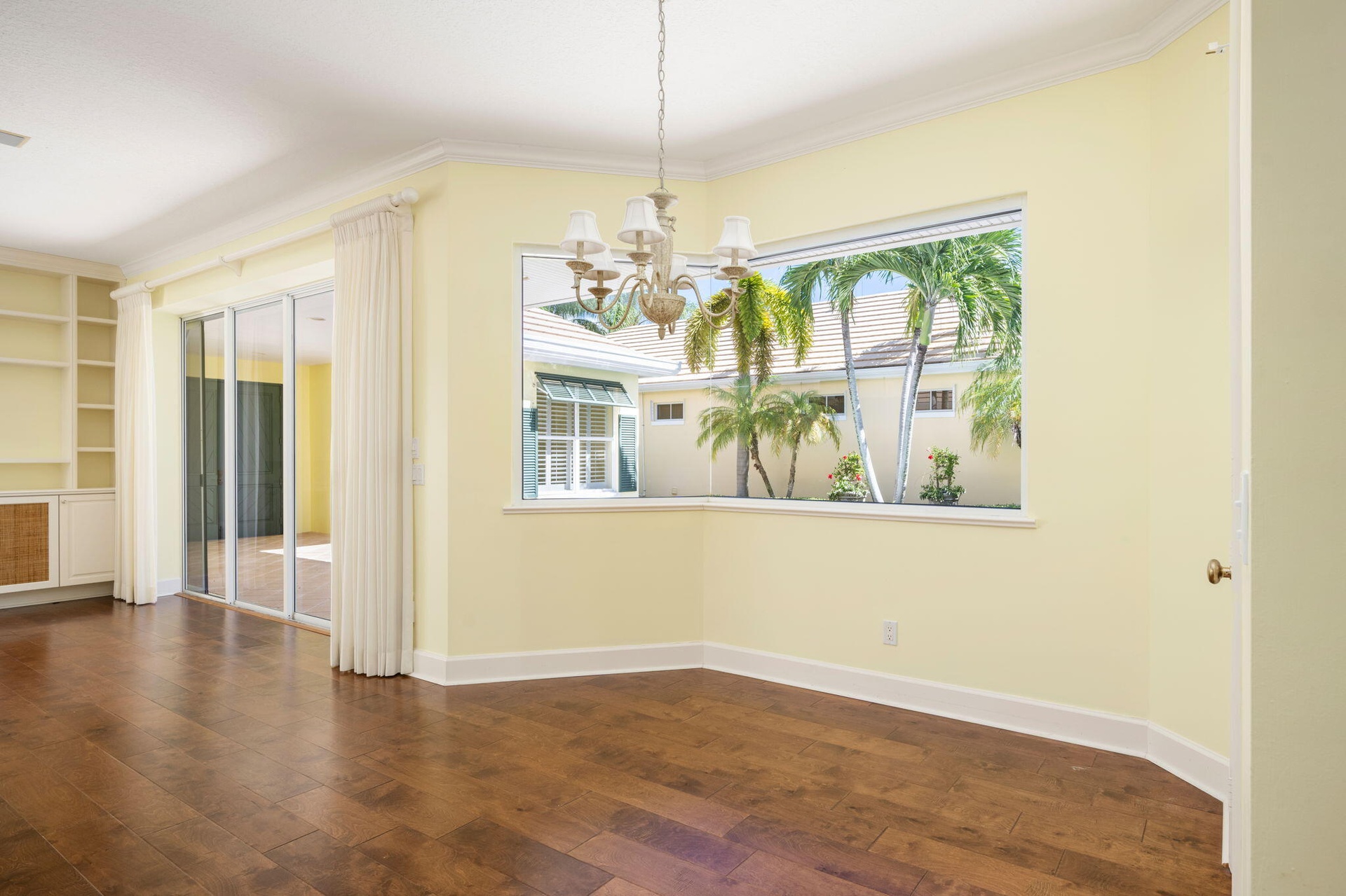 open corner windows to enjoy your private courtyard pool area. Eat in kitchen