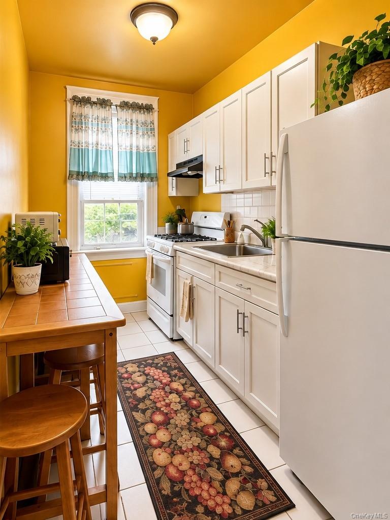 Upper Level kitchen.