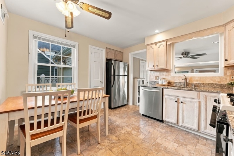 Eat In Kitchen