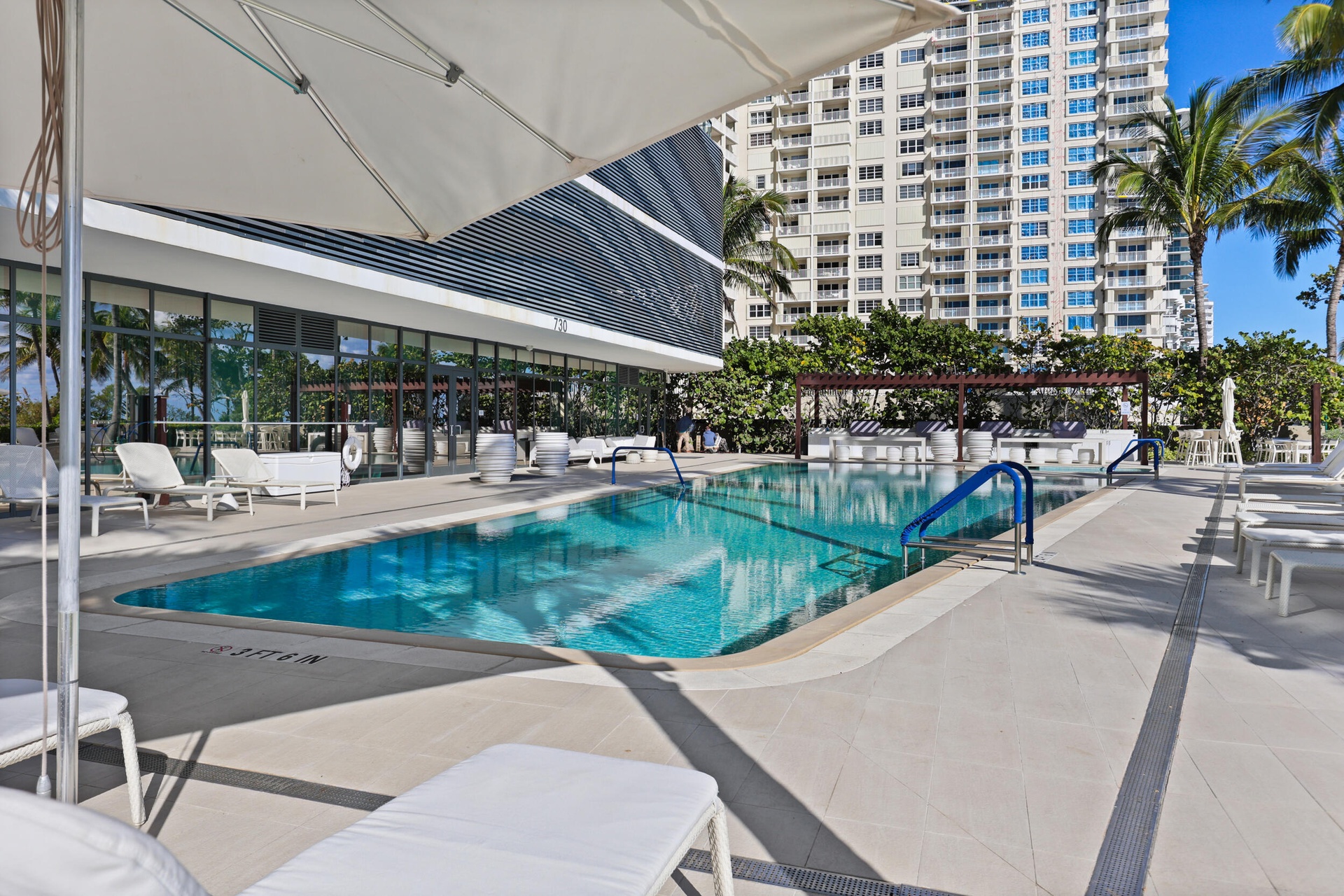 Sabbia is the flagship luxury condo building sitting on the sand in Pompano Beach. Residents & guests can enjoy a private beach, resort style pool, st