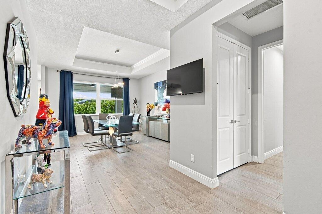 foyer facing primary room