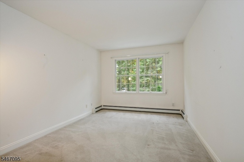 Bedroom #3 - alternate view