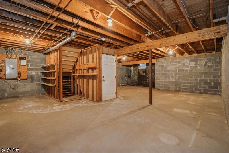 Expansive lower level