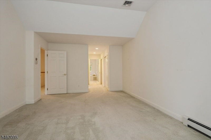 Primary bedroom - alt view