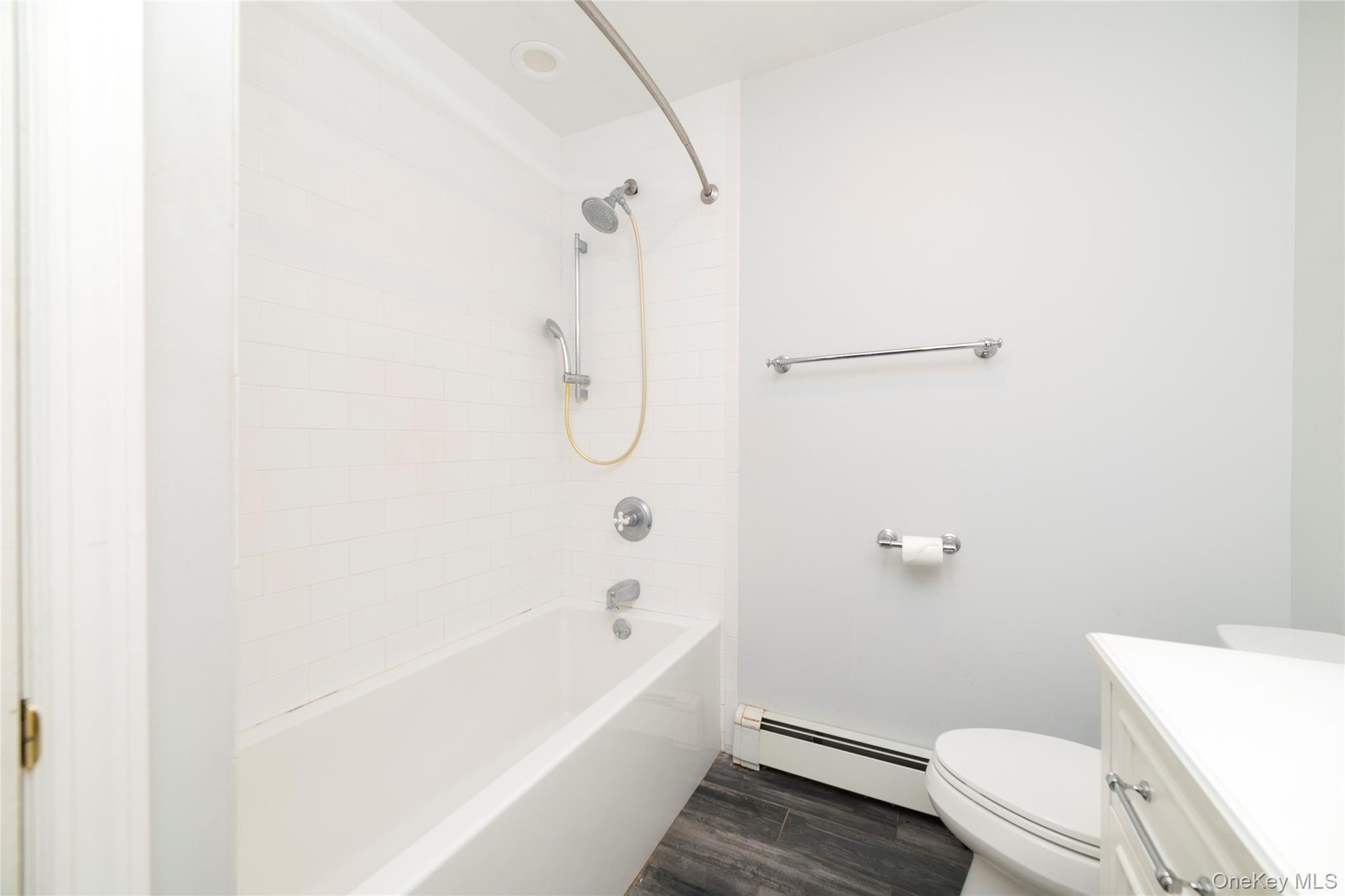 Upper Level Full Bathroom