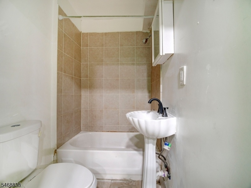Unit 1 Full Bath
