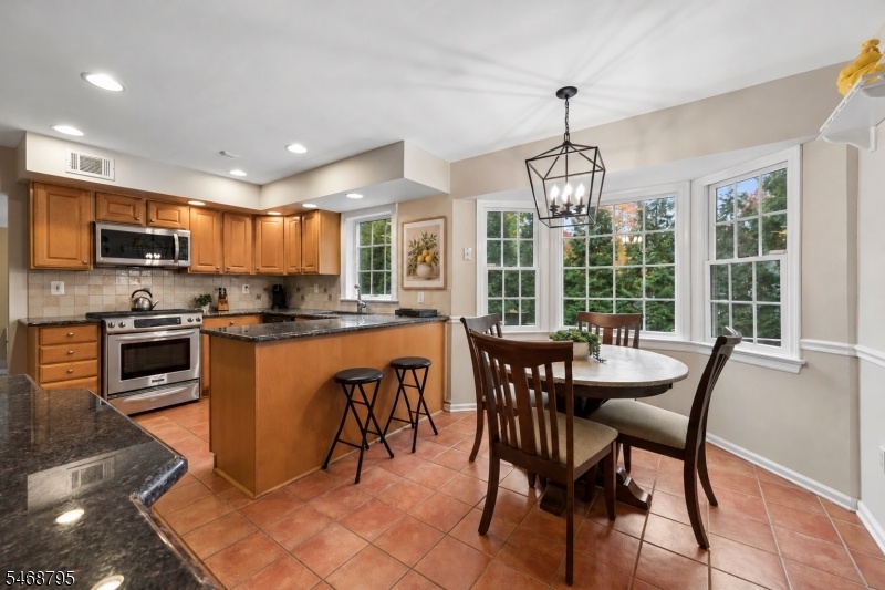 Eat-in Kitchen