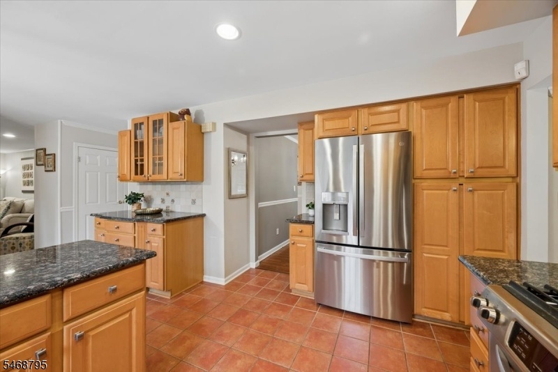 Eat-in Kitchen