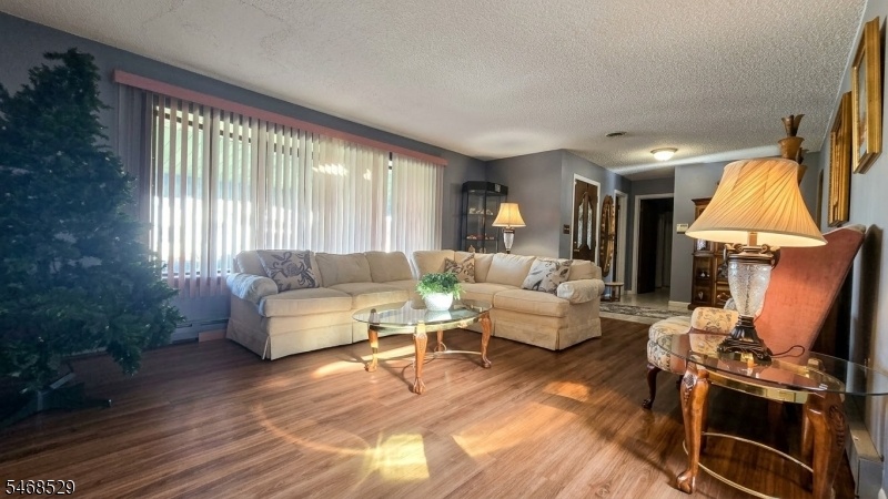 Living room 3