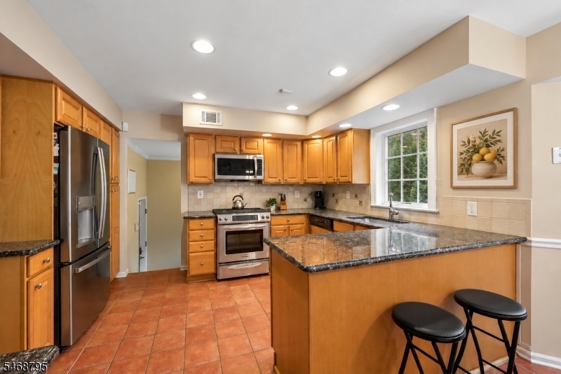 Eat-in Kitchen
