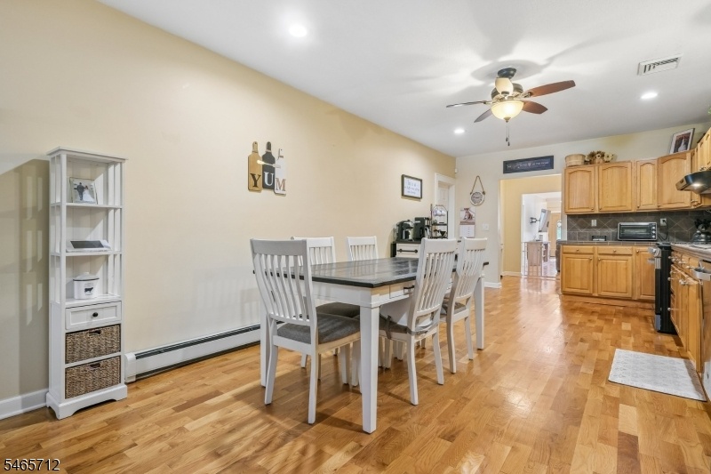 Eat-In Kitchen