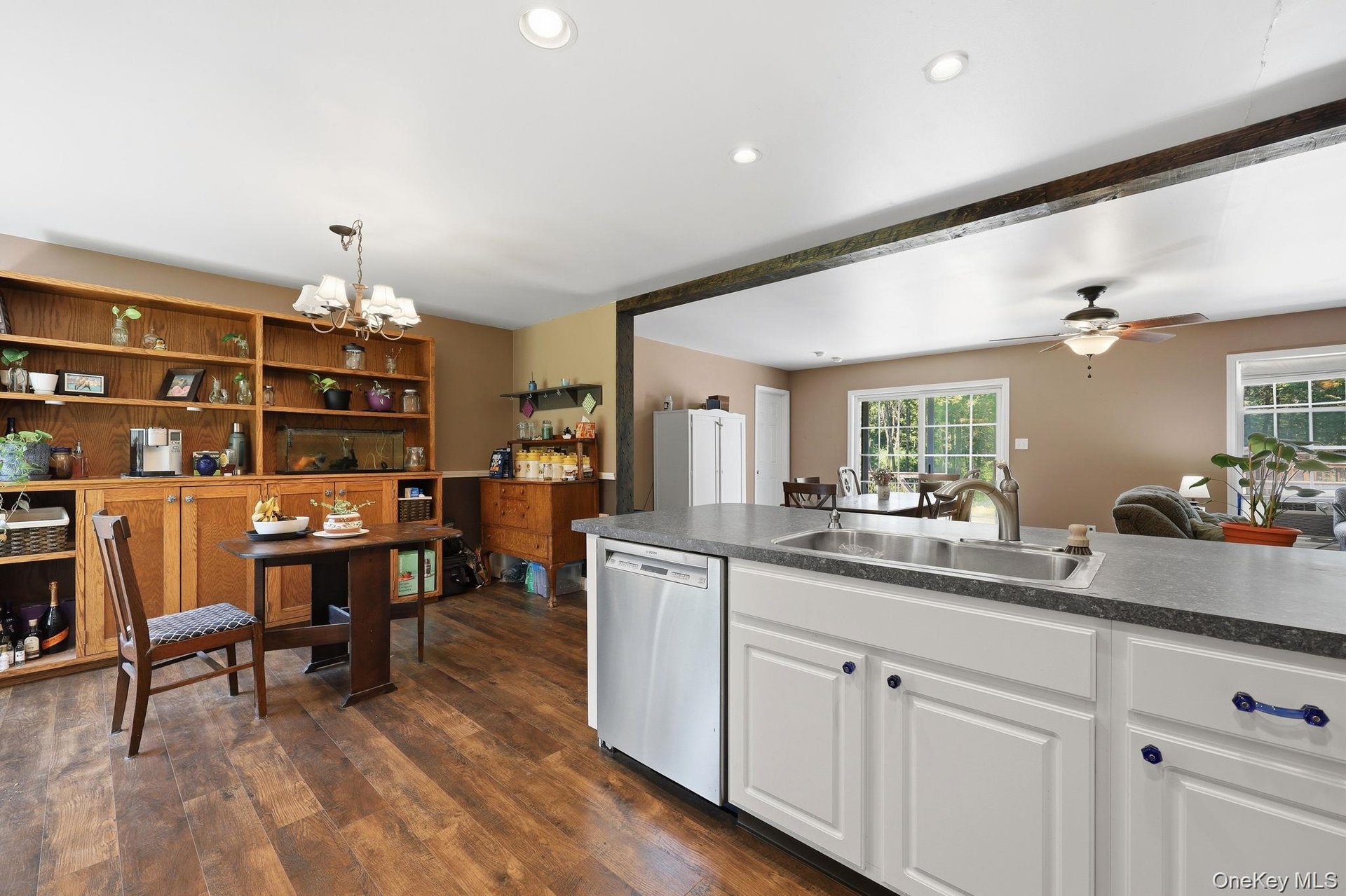 Kitchen + eat In Kitchen