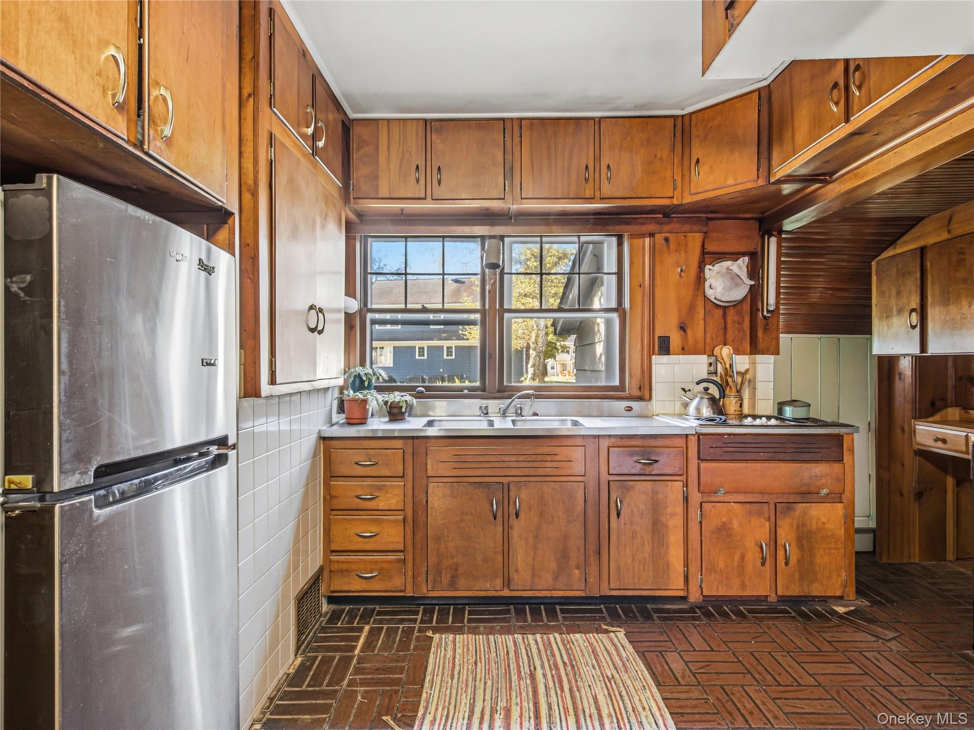 Original kitchen. Needs updating.