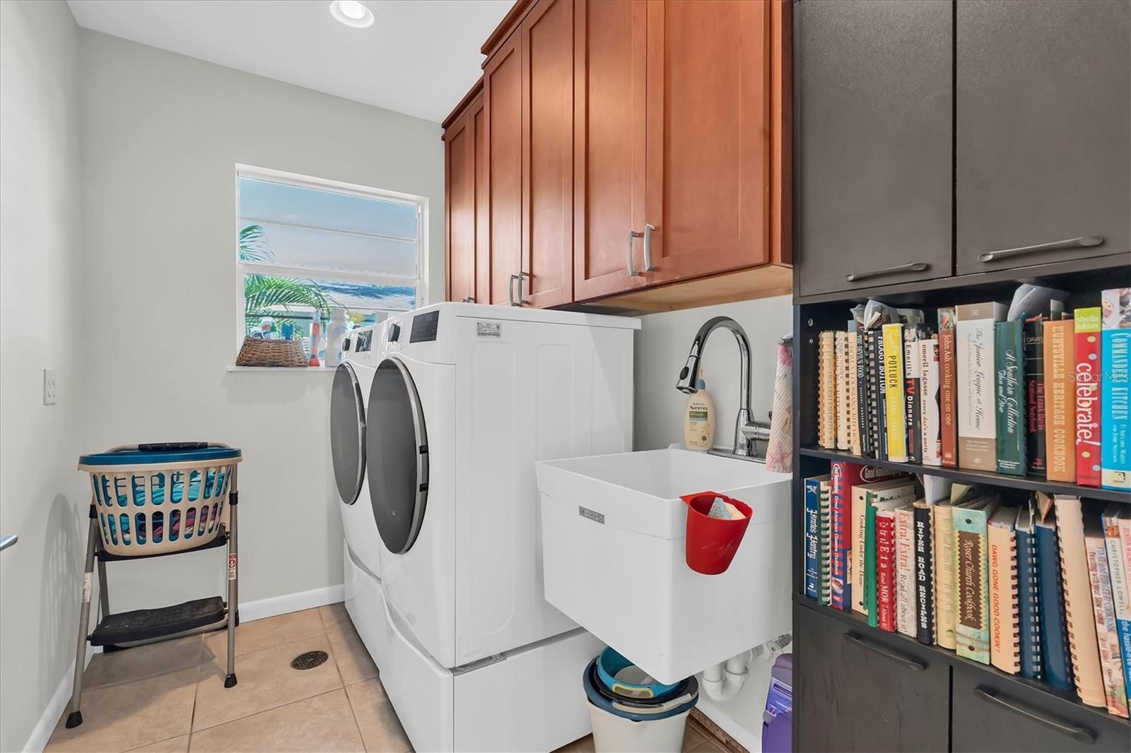 Good sized laundry room could be converted to a half bath. LG washer and dryer were new in 5/25.