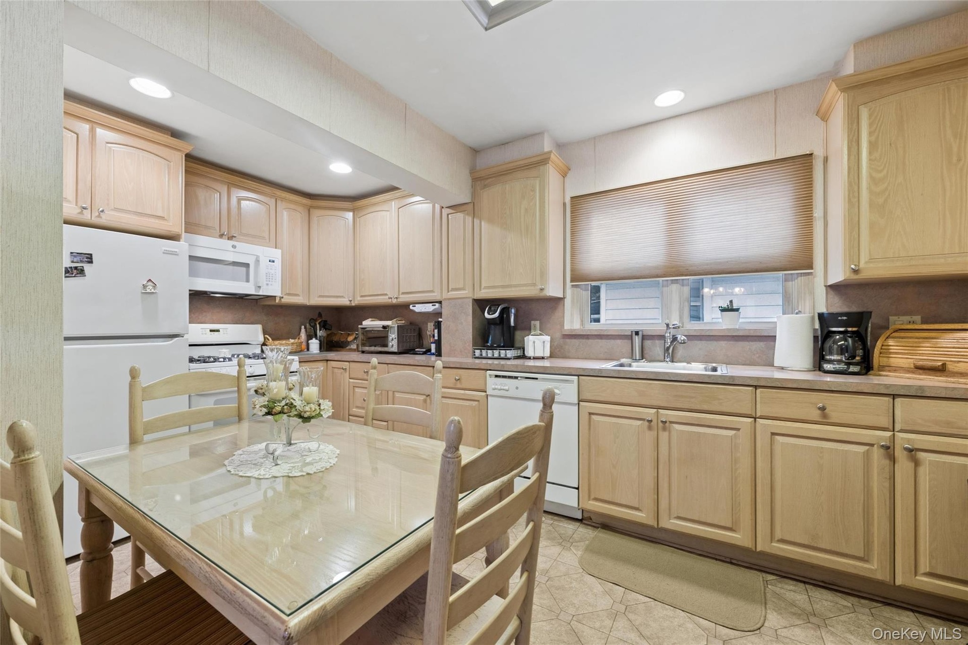Eat-In Kitchen