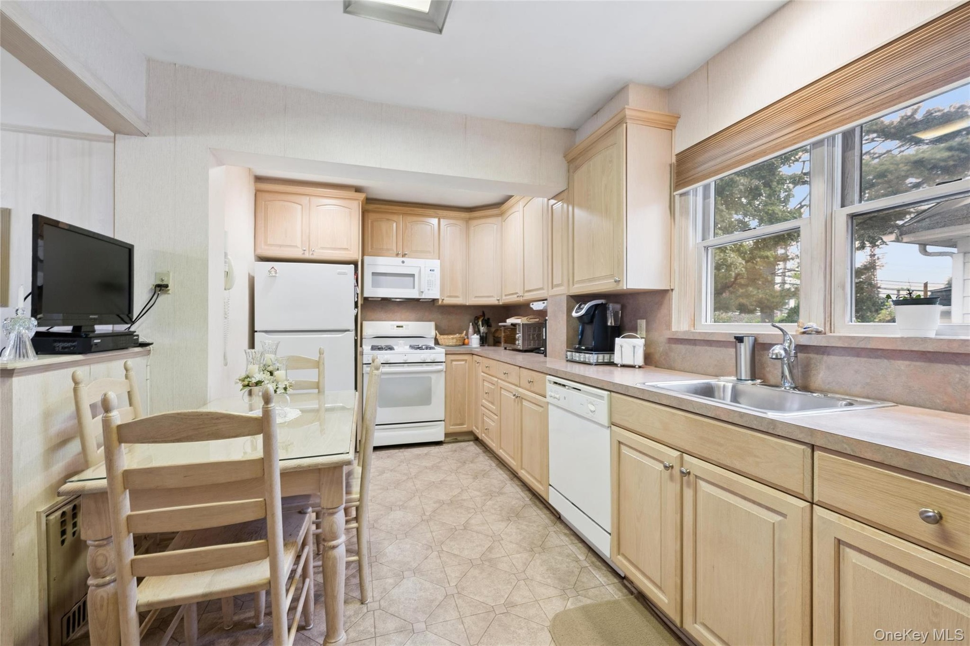 Eat-In Kitchen
