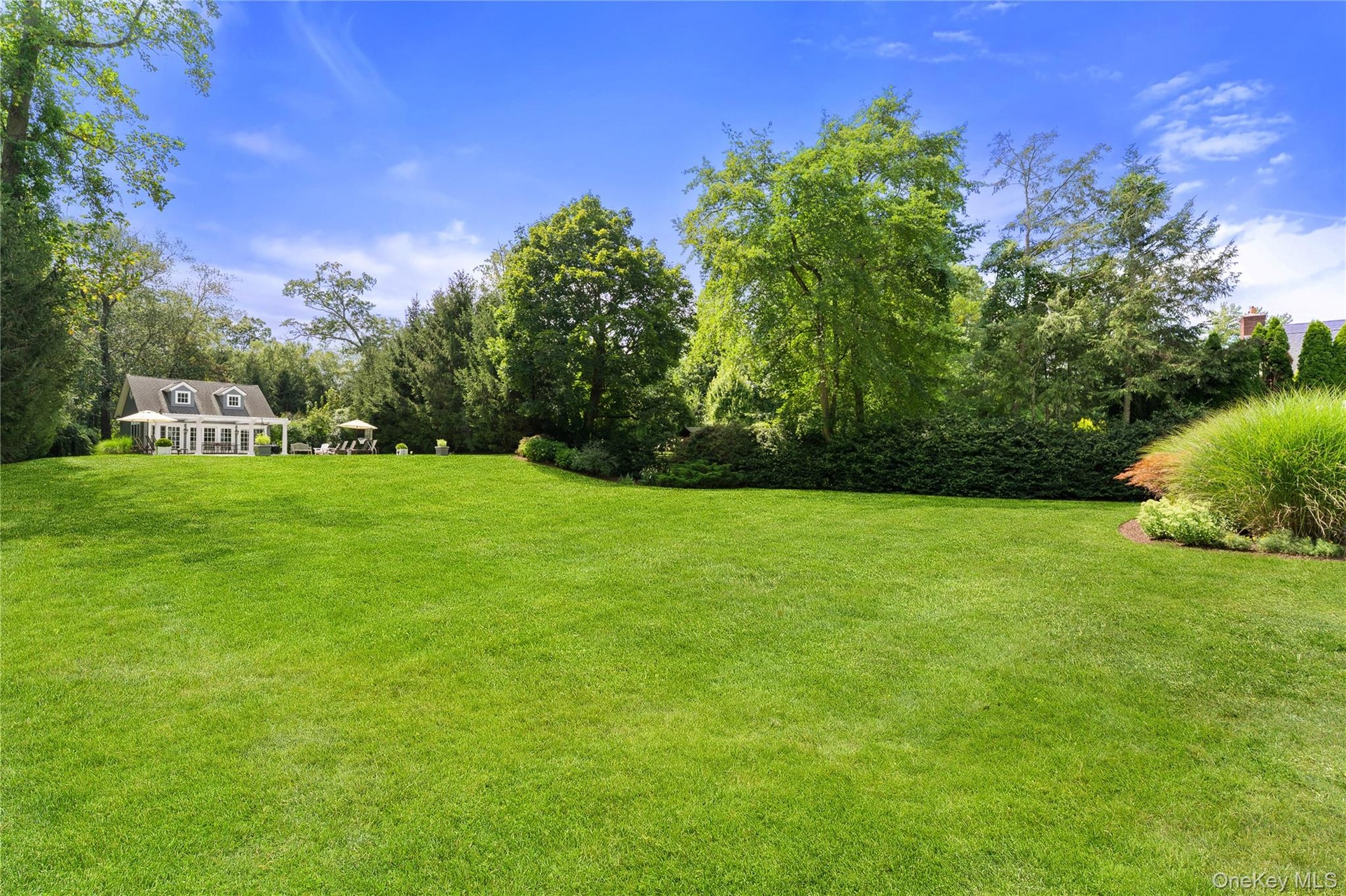 Expansive private property