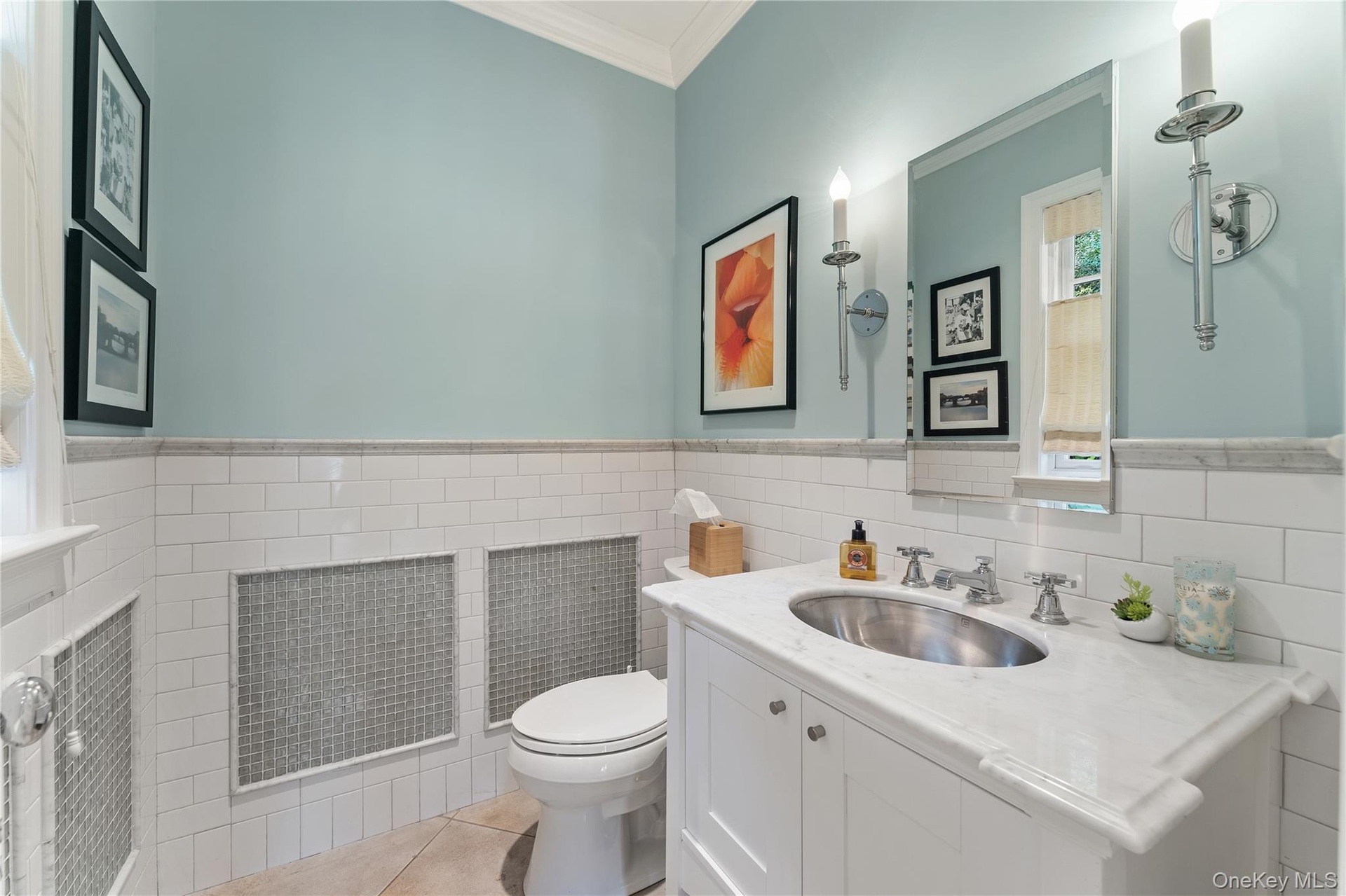 Guest pool bathroom