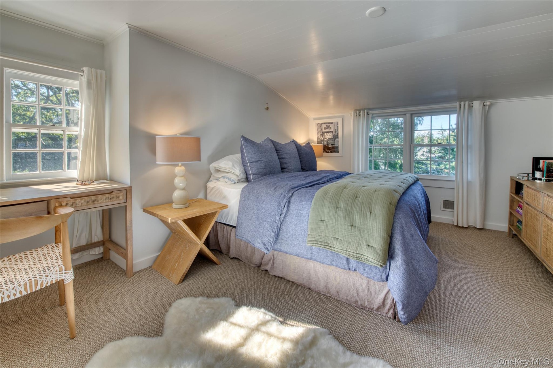 primary bedroom (2nd floor)