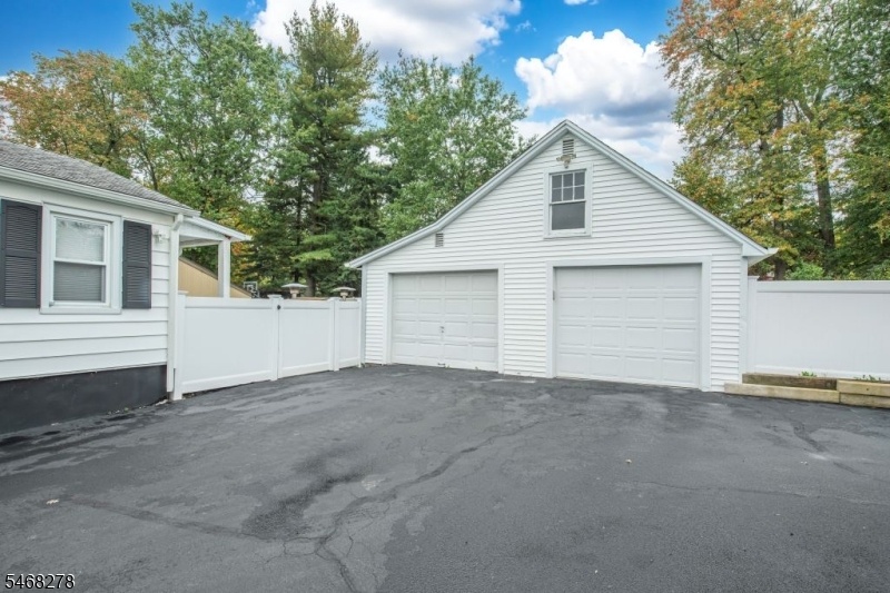 Drive / Garage