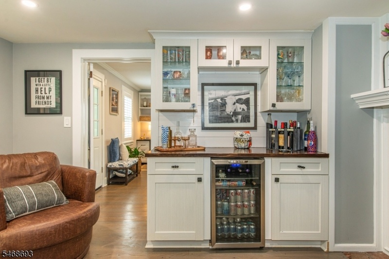Den w/ Bar