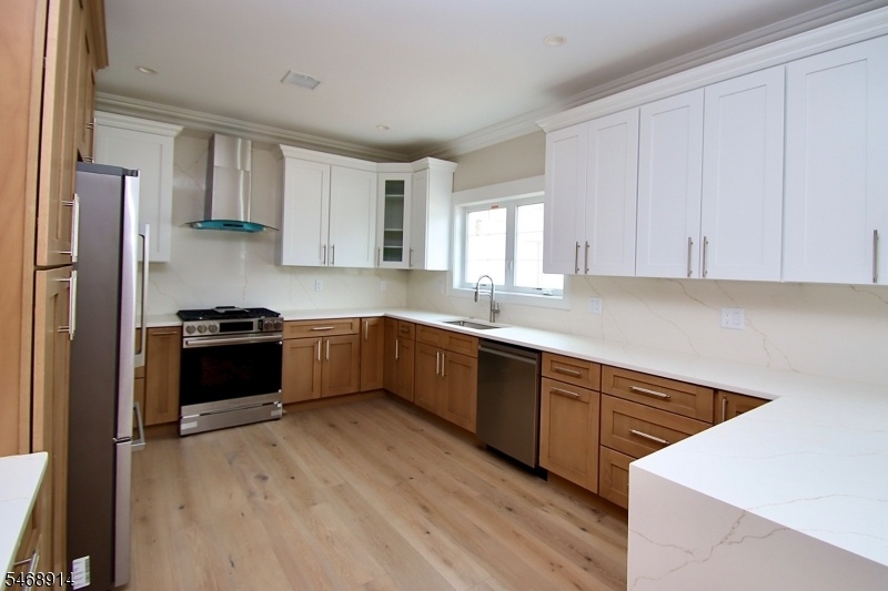 Kitchen w/peninsula