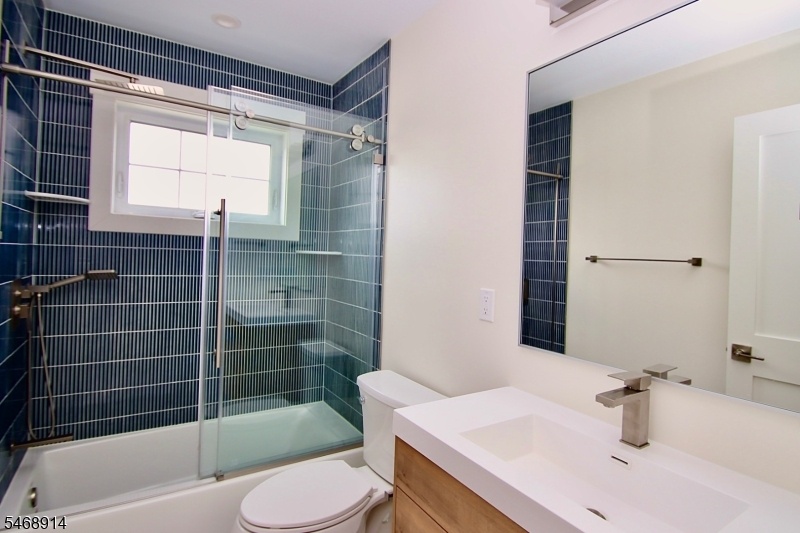 Main 2nd Floor Bath