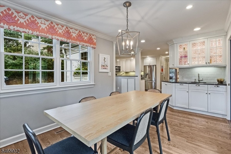 Kitchen Eating Area