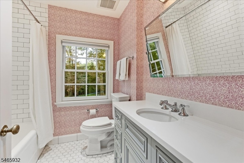 2nd Floor Full Bath